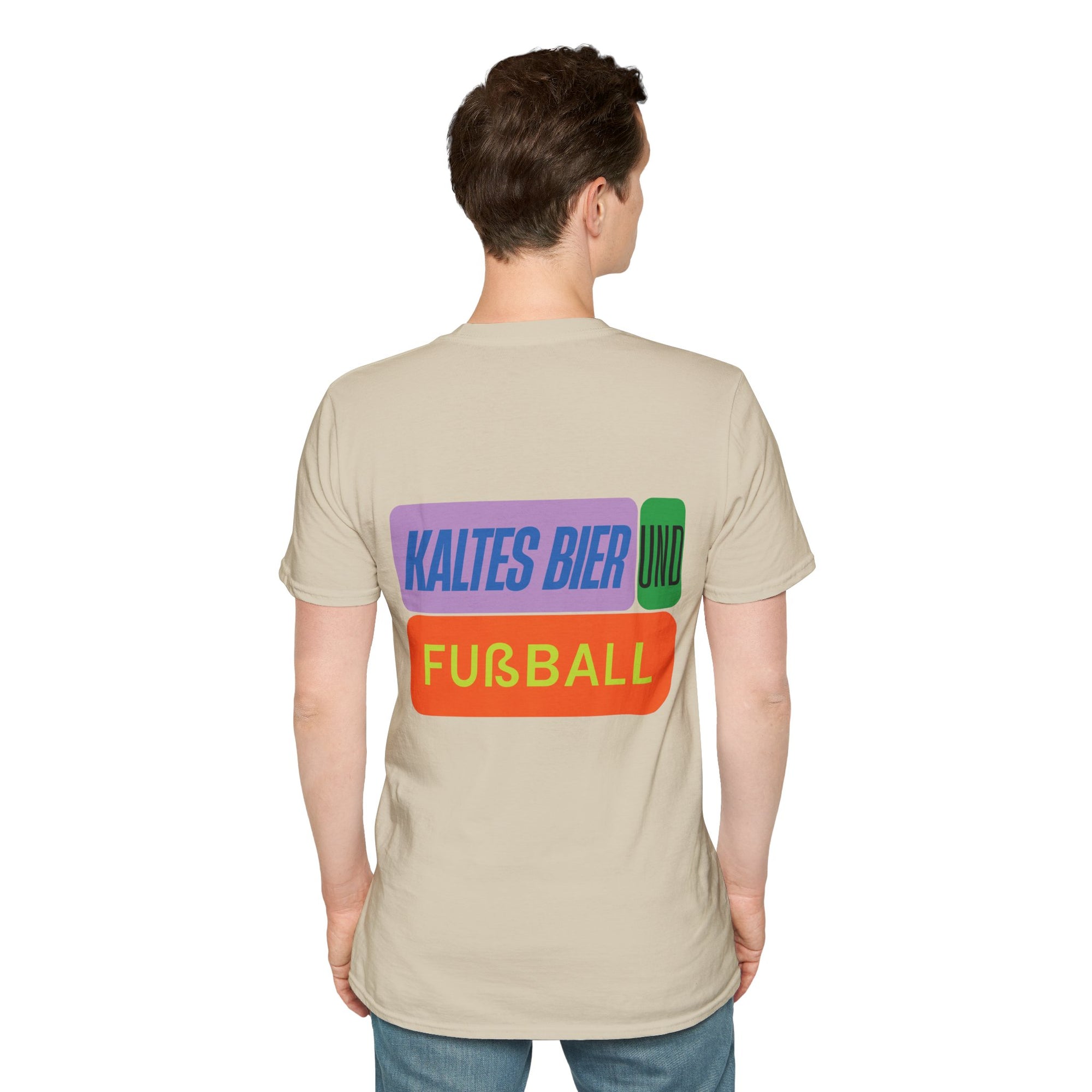 Kaltes Bier und Fußball | KurvenKult Unisex T-Shirt