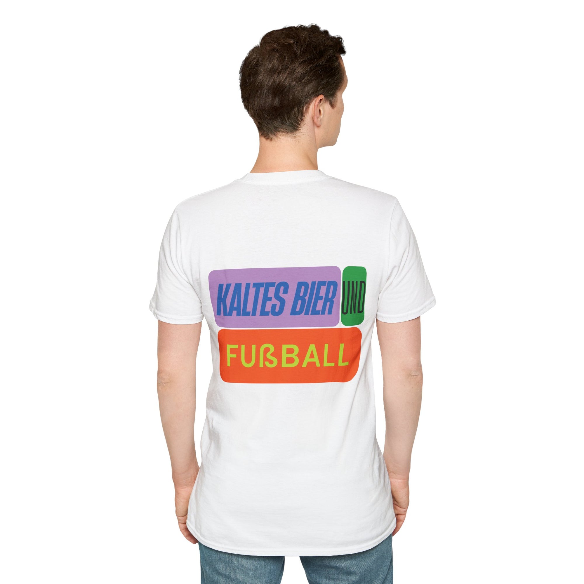 Kaltes Bier und Fußball | KurvenKult Unisex T-Shirt