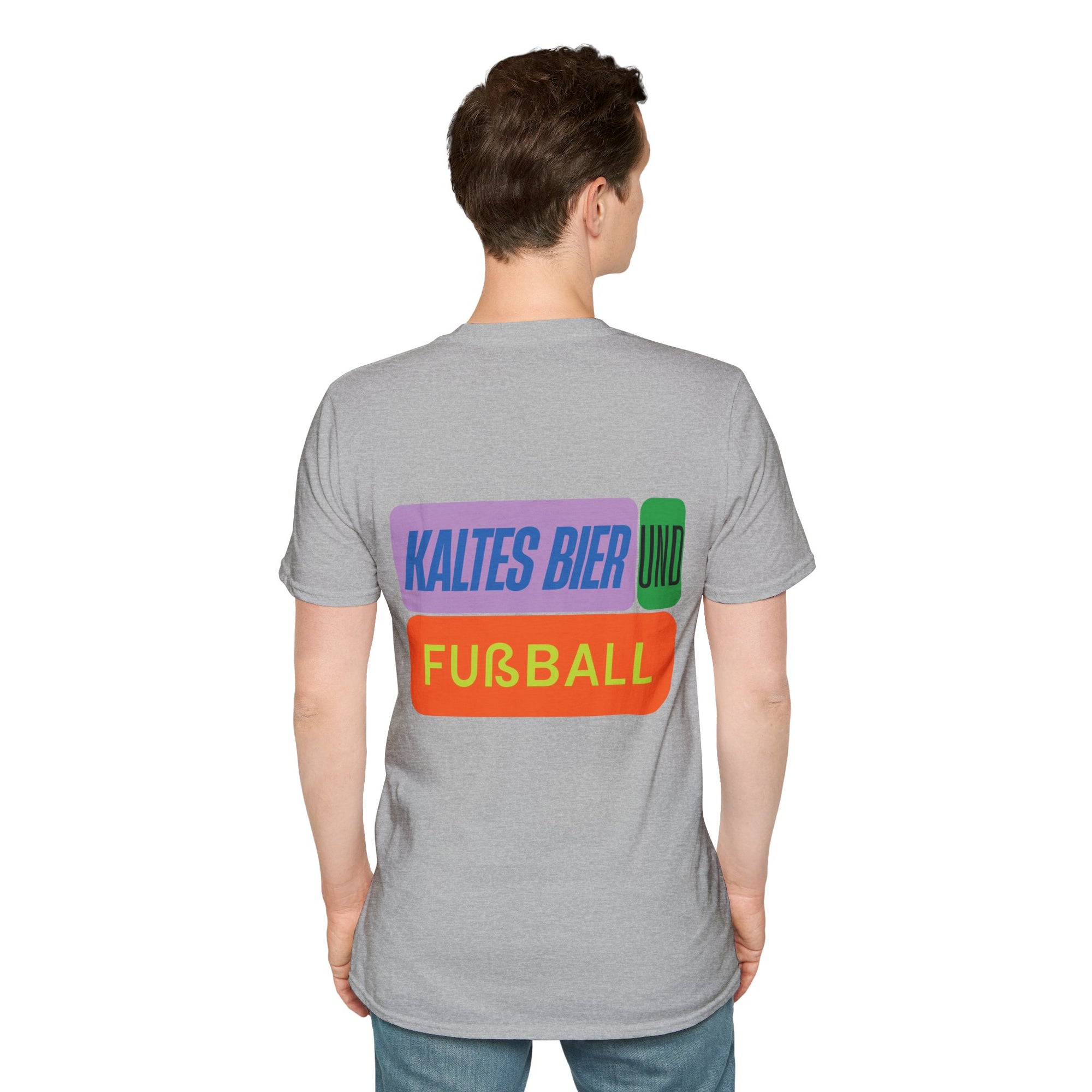 Kaltes Bier und Fußball | KurvenKult Unisex T-Shirt