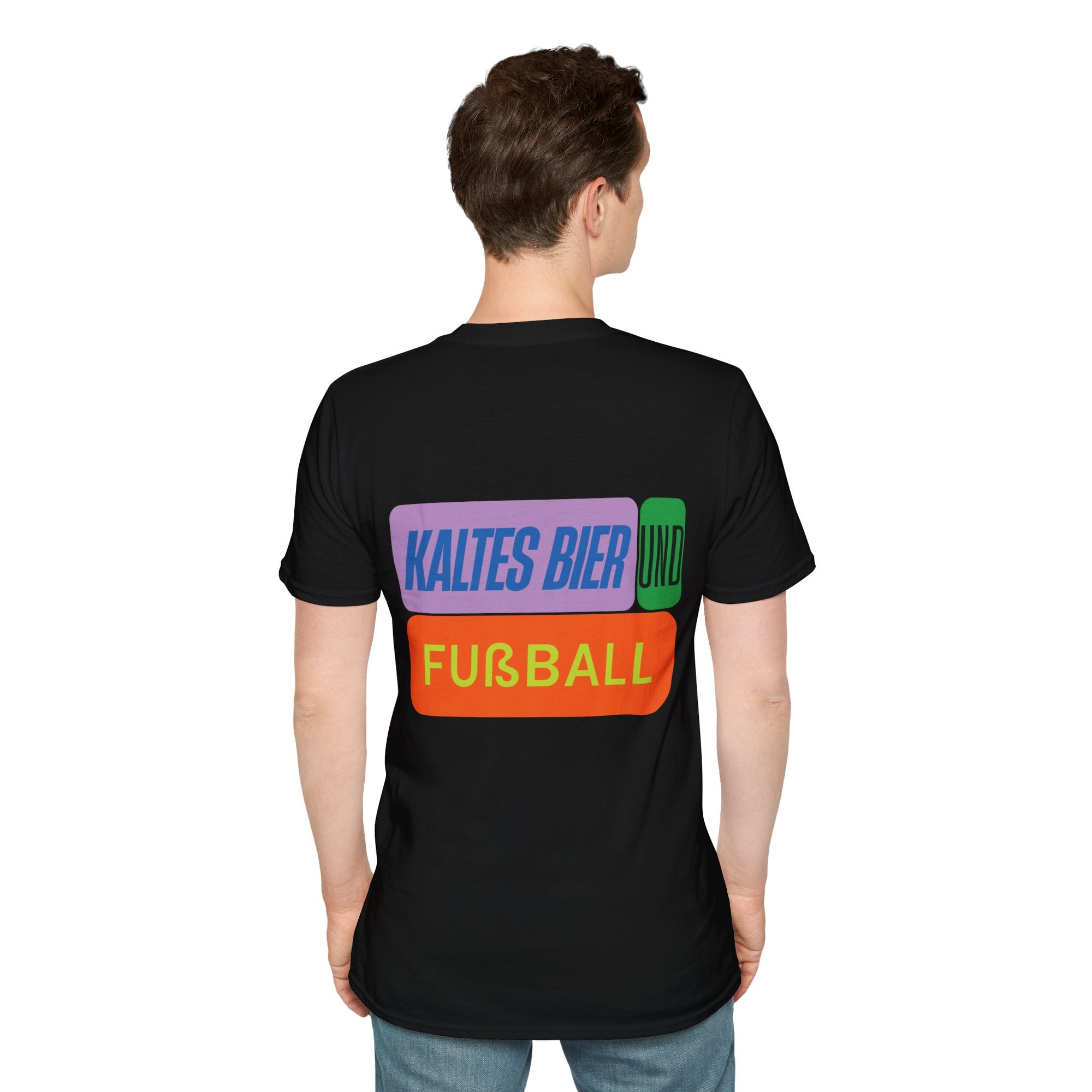 Kaltes Bier und Fußball | KurvenKult Unisex T-Shirt